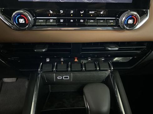 Used 2025 GMC Canyon AT4 image 18