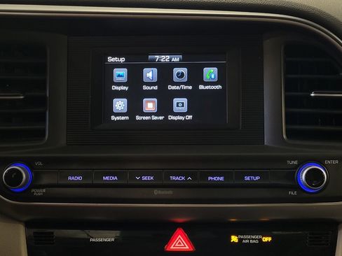 Used 2020 Hyundai Elantra SE FWD image 25