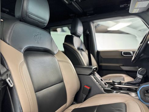 Used 2023 Ford Bronco Wildtrak image 31