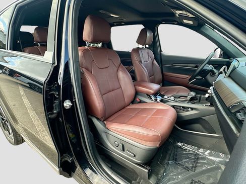 Used 2024 Kia Telluride EX w/ EX Captain's Chair Package image 30