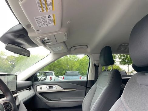 Used 2025 Ford Explorer Active RWD image 29