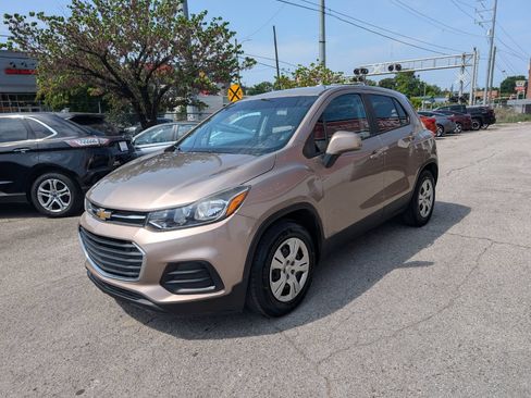 Used 2018 Chevrolet Trax LS FWD image 3