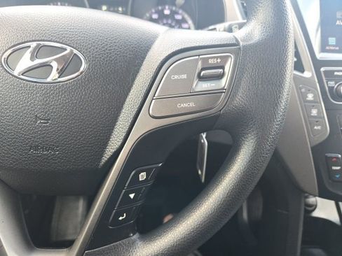 Used 2017 Hyundai Santa Fe SE AWD/4WD image 17