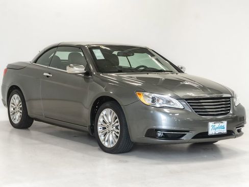 Used 2011 Chrysler 200 Limited FWD image 6