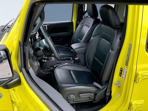 Used 2022 Jeep Wrangler Unlimited Sahara w/ Cold Weather Group image 26