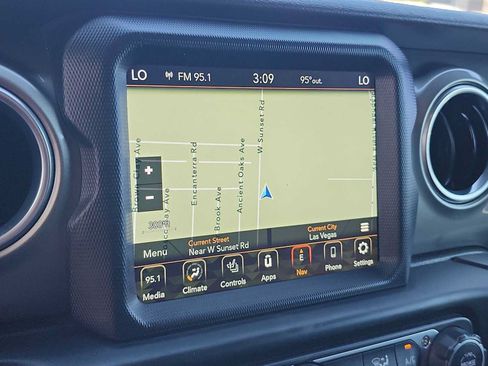 Used 2018 Jeep Wrangler Unlimited Sahara AWD/4WD image 27