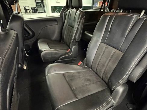 Used 2019 Dodge Grand Caravan SXT w/ Blacktop Package image 17