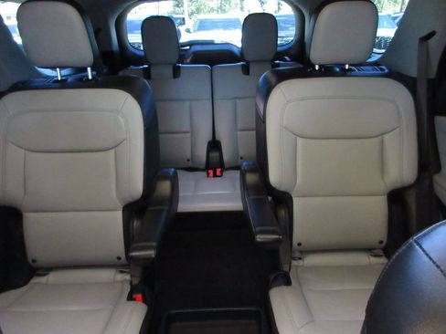 Used 2021 Ford Explorer XLT w/ Equipment Group 202A RWD image 25