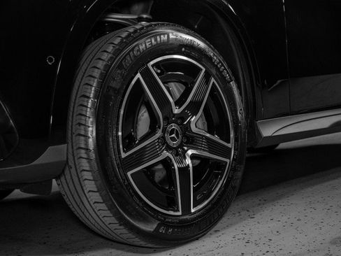 Certified 2025 Mercedes-Benz GLC 300 image 10