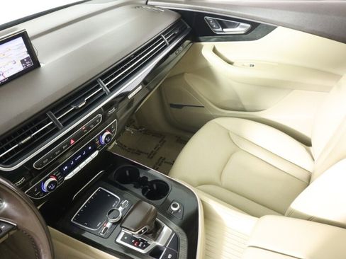 Used 2018 Audi Q7 3.0T Prestige w/ Prestige Package AWD/4WD image 32