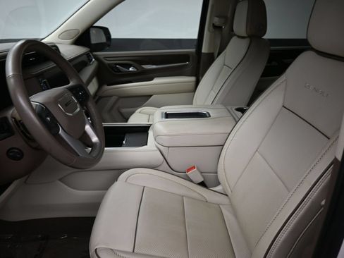 Used 2022 GMC Yukon XL Denali AWD/4WD image 13
