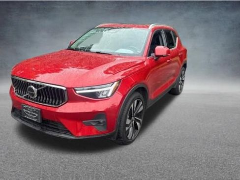 Used 2023 Volvo XC40 B5 Ultimate w/ Protection Package Premier AWD/4WD image 3