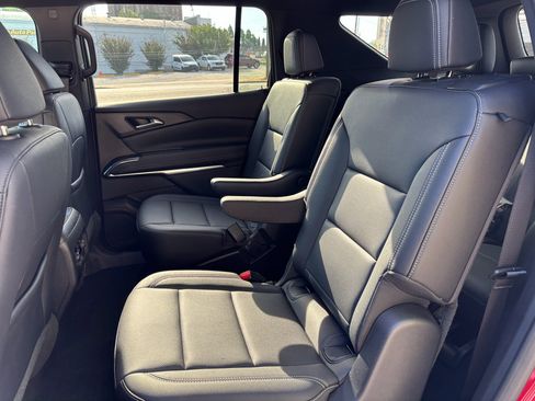 Used 2025 Chevrolet Traverse LT w/ Sun and Wheel Package FWD image 13