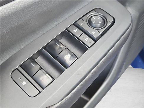 Used 2024 Toyota Prius LE FWD image 11