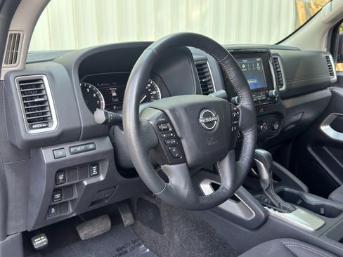 Used 2022 Nissan Frontier SV RWD image 12
