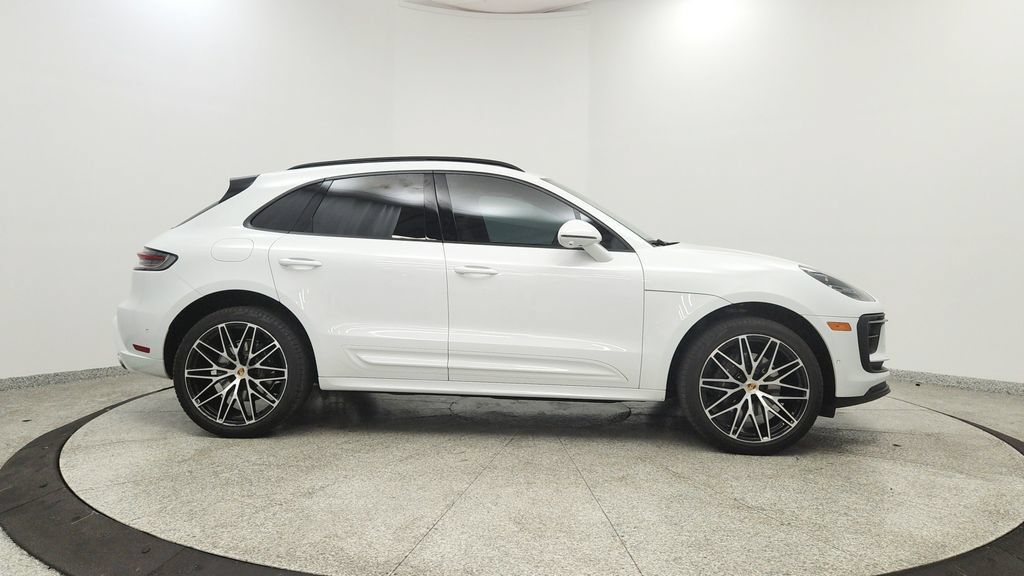 Used 2022 Porsche Macan AWD/4WD image 6