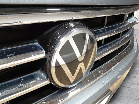 Used 2022 Volkswagen Tiguan SE AWD/4WD image 10
