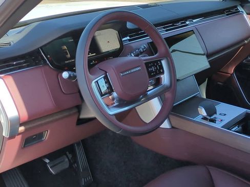 New 2025 Land Rover Range Rover SE image 2