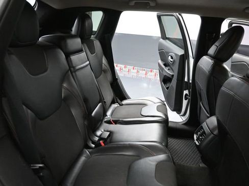 Used 2015 Jeep Cherokee Trailhawk AWD/4WD image 37