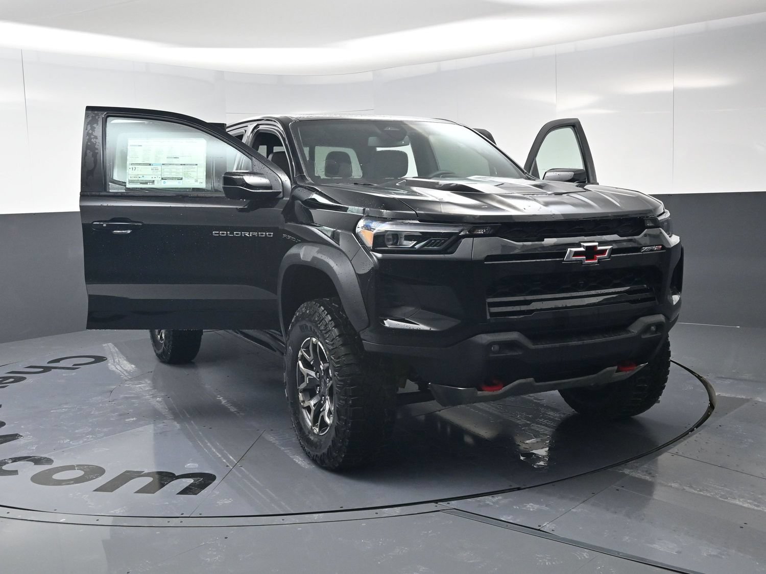 New 2026 Chevrolet Colorado ZR2 w/ Technology Package AWD/4WD image 22