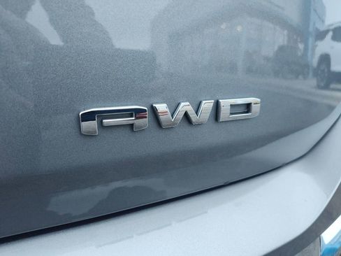 Used 2024 GMC Terrain SLT image 11