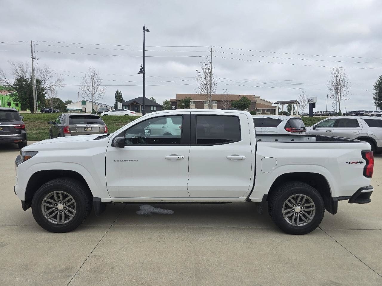 Used 2023 Chevrolet Colorado LT w/ LT Convenience Package II AWD/4WD image 2