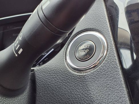 Used 2016 Nissan Rogue SV AWD/4WD image 19