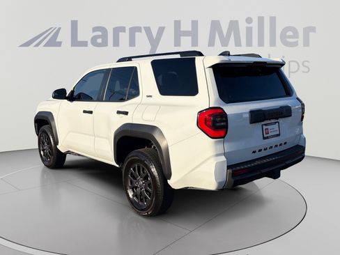 Used 2025 Toyota 4Runner SR5 AWD/4WD image 3
