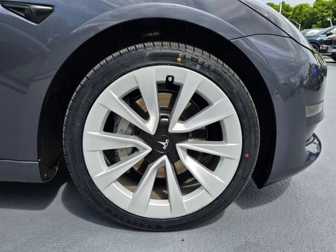 Used 2022 Tesla Model 3 Long Range AWD/4WD image 9