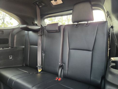 Used 2024 Toyota Highlander XSE AWD/4WD image 13