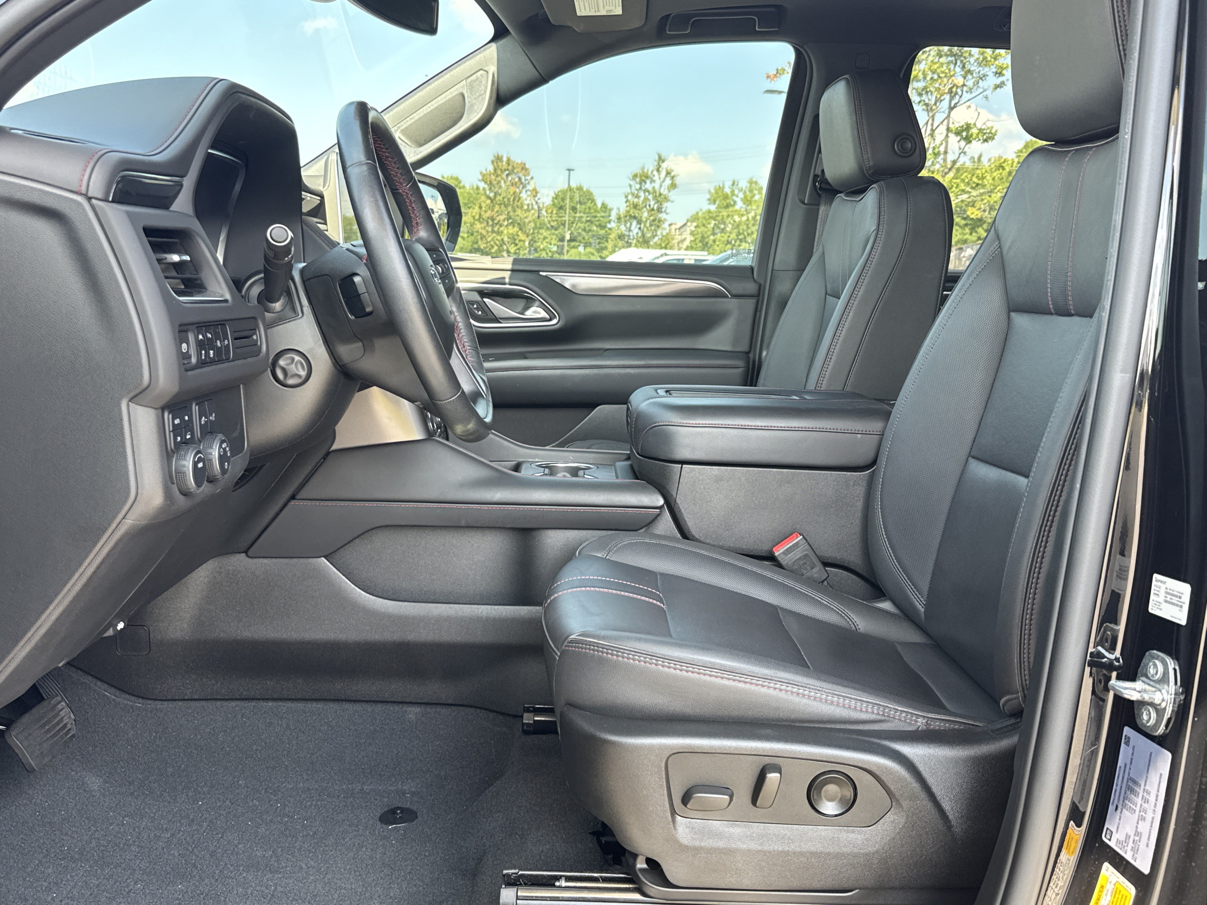 Used 2022 Chevrolet Tahoe RST w/ Luxury Package AWD/4WD image 15