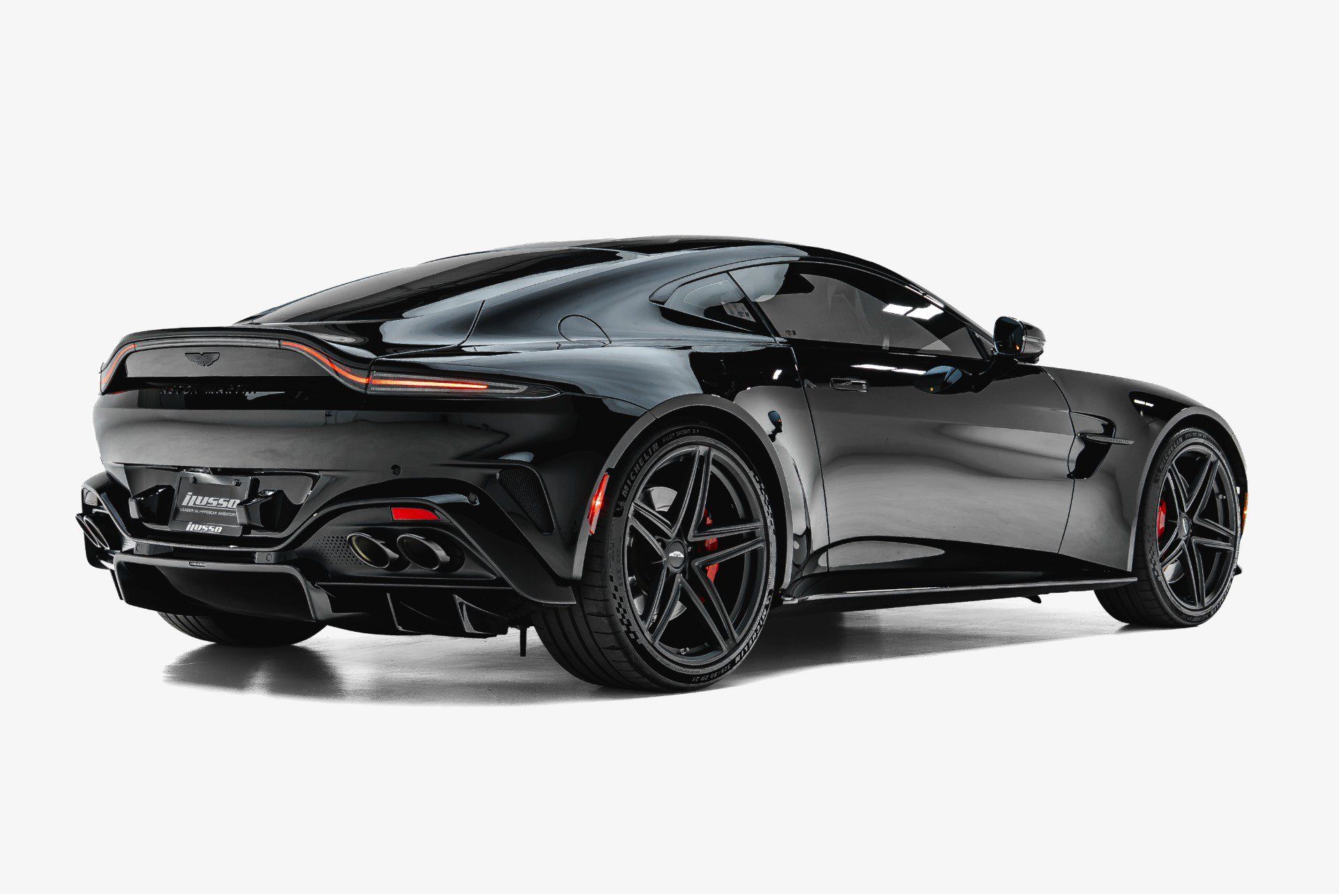 Used 2025 Aston Martin V8 Vantage Coupe RWD image 2
