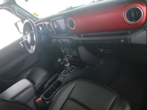 Used 2023 Jeep Wrangler Unlimited Rubicon w/ Cold Weather Group AWD/4WD image 29