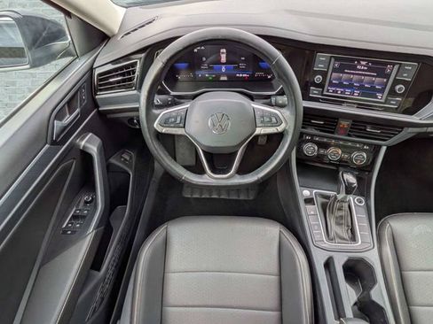Used 2024 Volkswagen Jetta SE FWD image 15