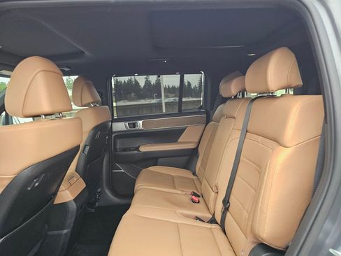 Used 2025 Hyundai Santa Fe Limited w/ Tow & Go Package image 19