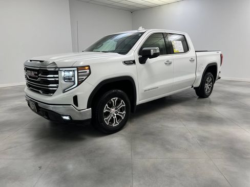 Used 2025 GMC Sierra 1500 SLT AWD/4WD image 4