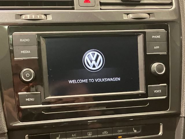Used 2020 Volkswagen Golf 4-Door FWD image 49