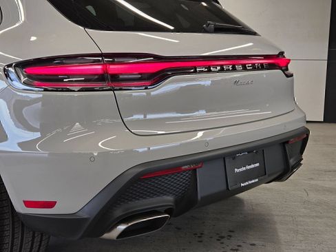 Certified 2026 Porsche Macan AWD/4WD image 8