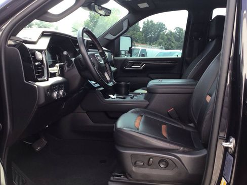Used 2024 GMC Sierra 2500 AT4 w/ AT4 Premium Plus Package AWD/4WD image 9