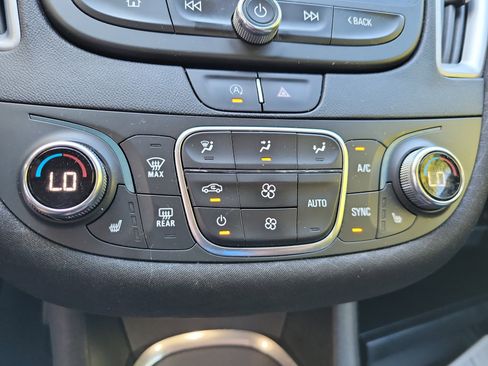 Used 2022 Chevrolet Malibu LT image 25