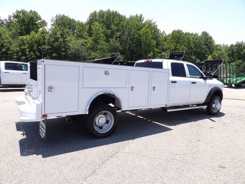 Used 2024 RAM 5500 Tradesman w/ Chrome Appearance Group AWD/4WD image 8