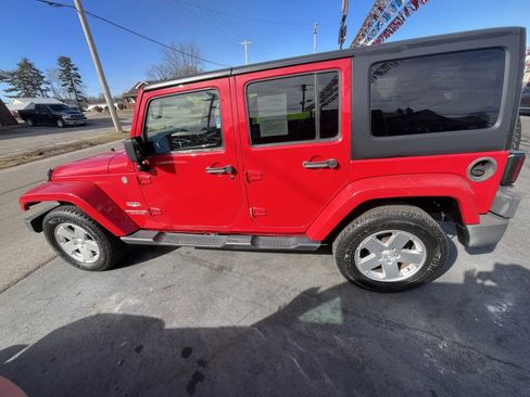 Used 2012 Jeep Wrangler Unlimited Sahara image 7