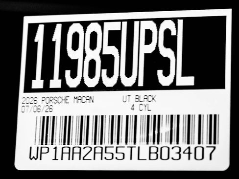 Certified 2026 Porsche Macan AWD/4WD image 35