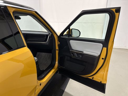 Used 2023 Rivian R1S Adventure AWD/4WD image 18
