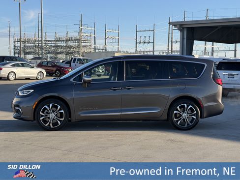 Used 2022 Chrysler Pacifica Pinnacle image 9