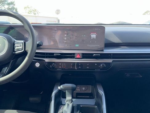Used 2025 Kia Sorento LX image 21