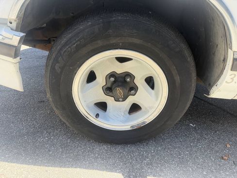 Used 1994 Chevrolet S10 Pickup LS RWD image 11