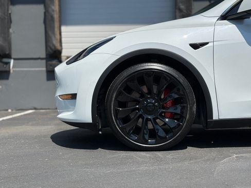 Used 2022 Tesla Model Y Performance AWD/4WD image 10