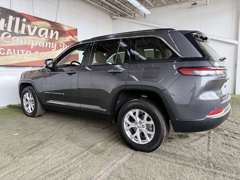 Used 2022 Jeep Grand Cherokee Limited w/ Luxury Tech Group II image 9