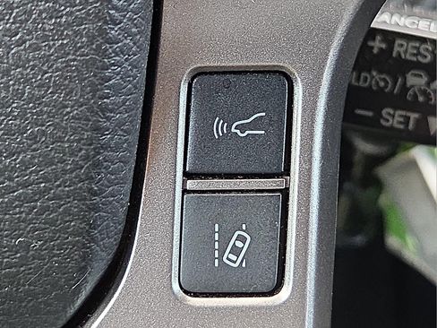 Used 2022 Toyota Tacoma SR5 w/ SR5 Appearance Package (SM) RWD image 21
